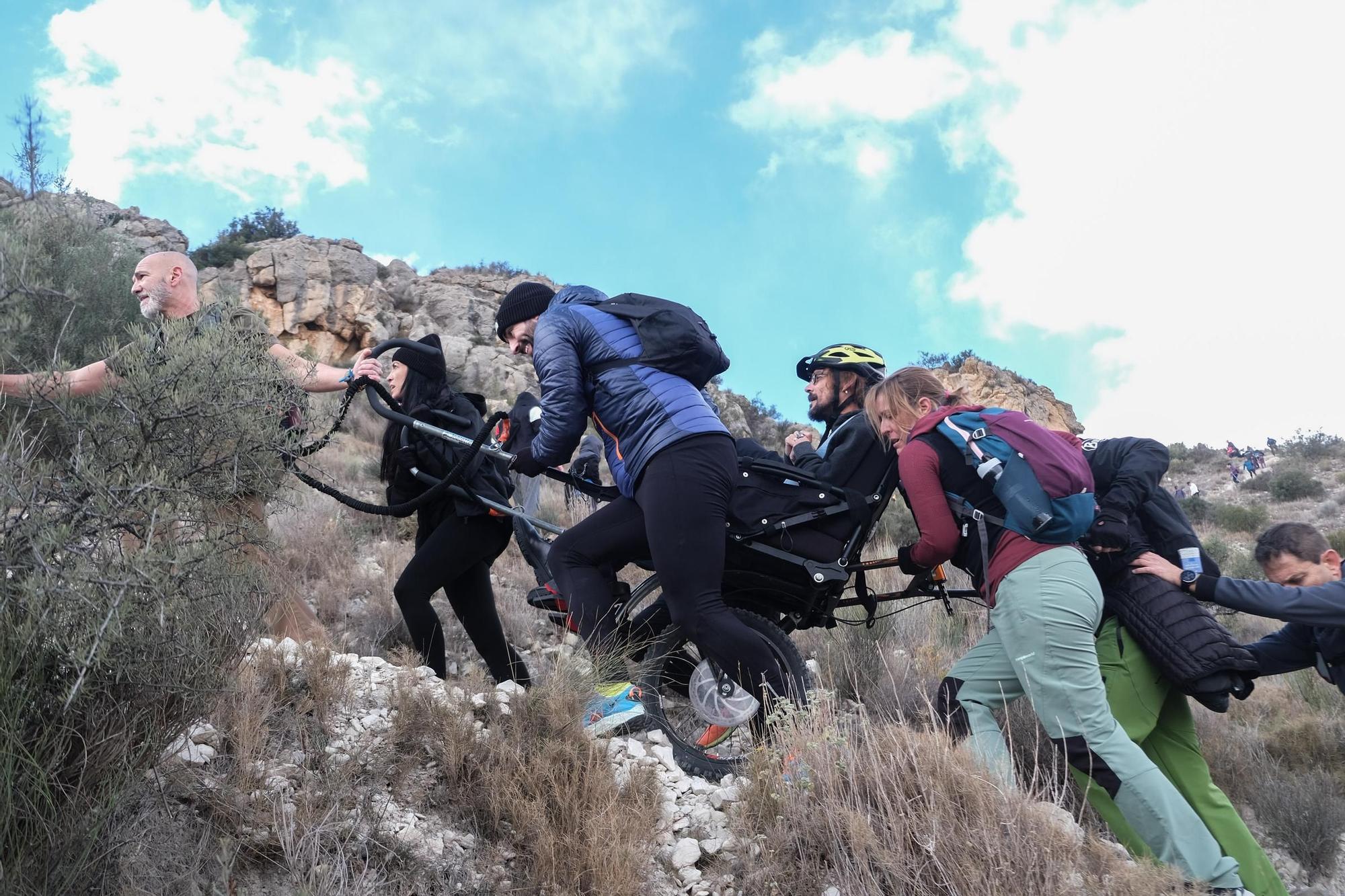 Así ha sido la subida más inclusiva al Monte Bolón de Elda en el día de Reyes