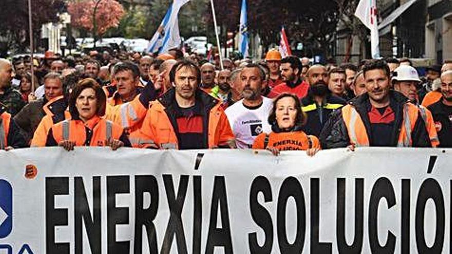 Trabajadores de la fábrica de aluminio de Alcoa en A Coruña, en una protesta reciente contra el cierre
