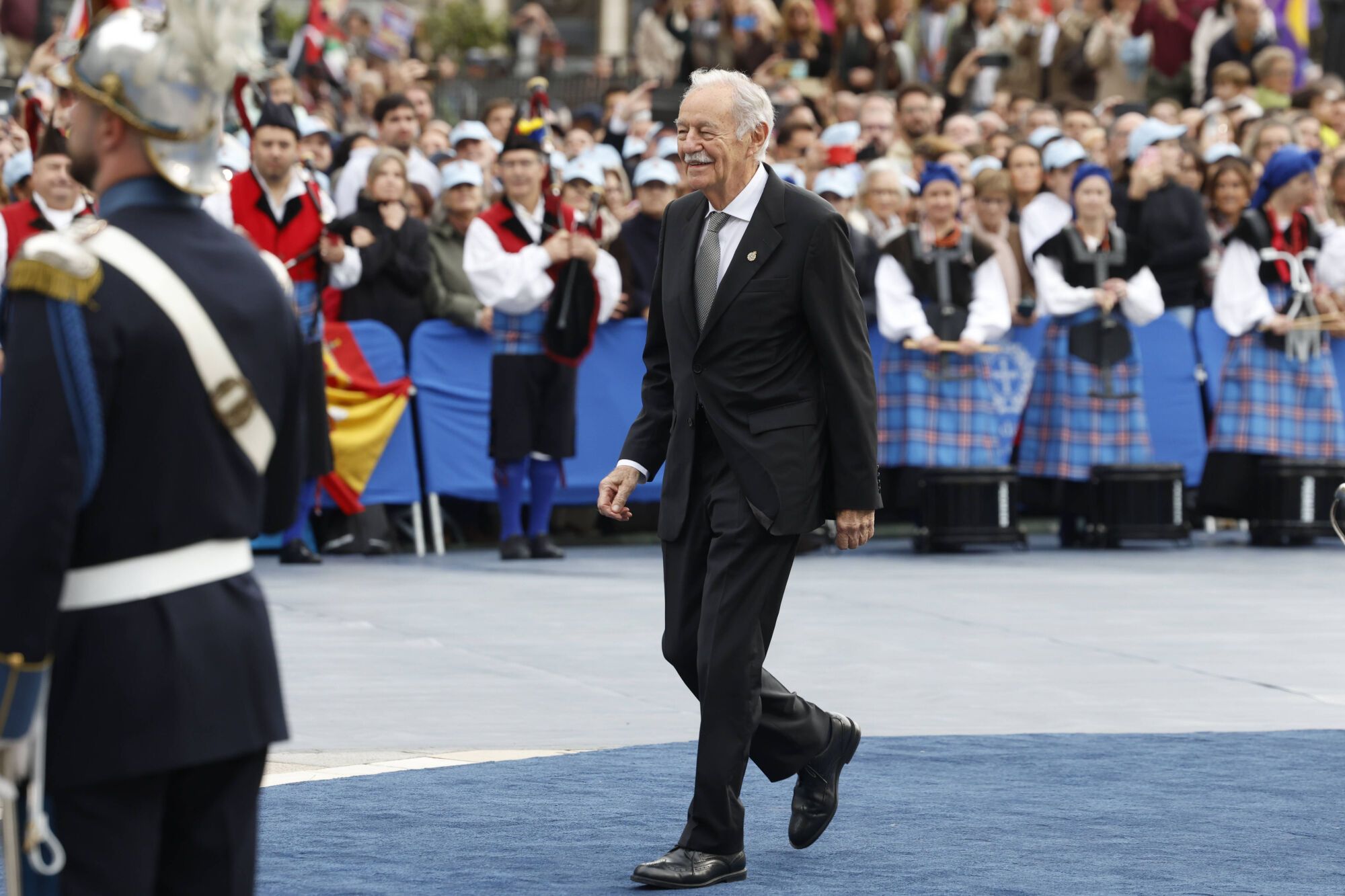 Premios Princesa. Entrada al teatro Campoamor de premiados. Kanon