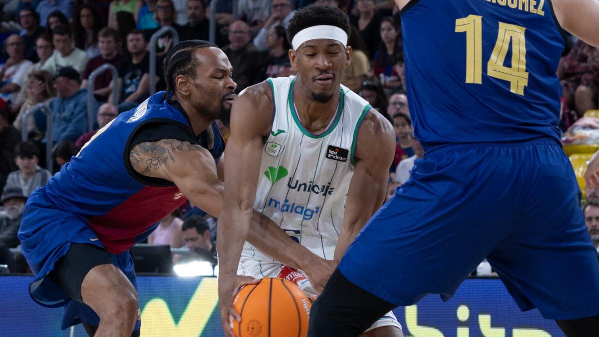 Kevin Punter trata de frenar a Kameron Taylor