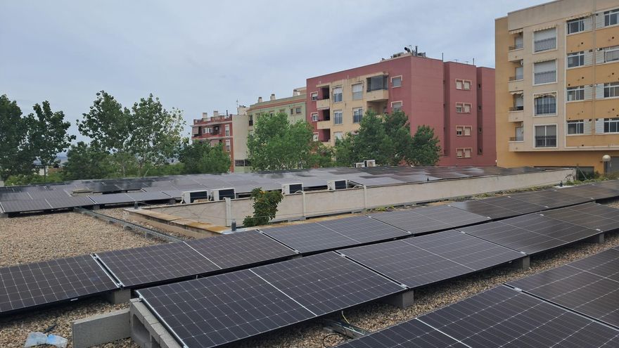 Aspe instala paneles solares en los colegios El Castillo, Perpetuo Socorro y La Serranica