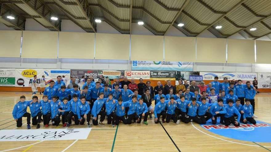 Equipos infantil, cadete y juvenil que se clasificaron para el Campeonato de España. // G. S.