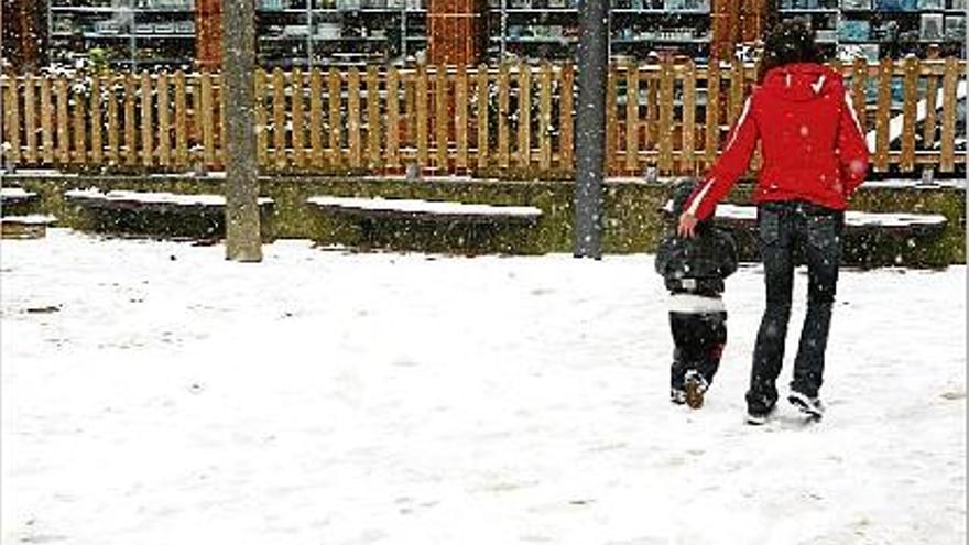 Girona registra la màxima més baixa de l&#039;hivern i la neu fa tallar carreteres a Ripoll