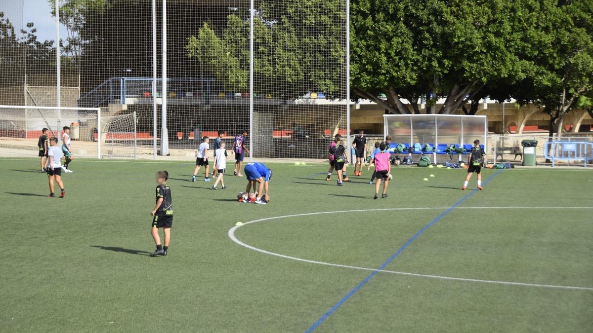 Un entrenamiento de un equipo de fútbol en San Vicente