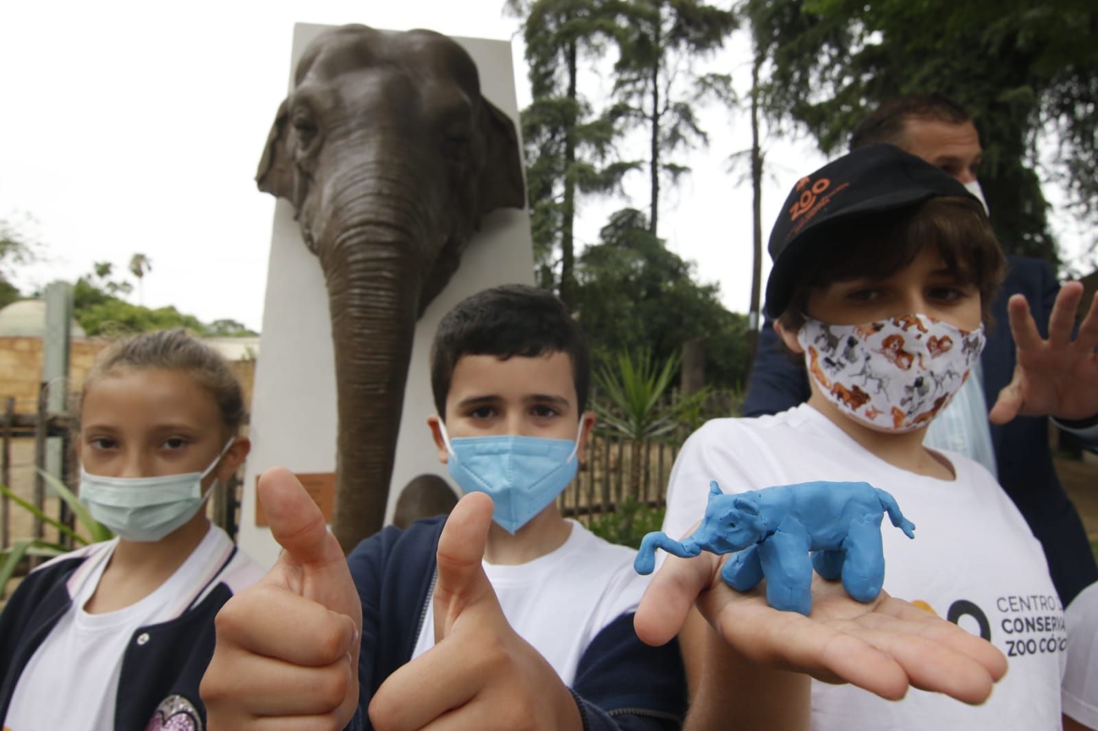 Una escultura recuerda a la elefanta Flavia, emblema del Zoo durante décadas