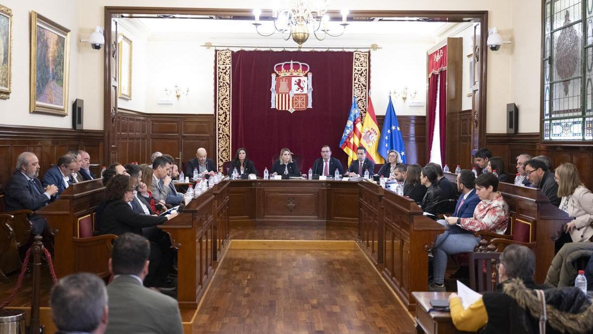 El Pleno de la Diputación de Castellón, con Marta Barrachina presidiéndolo en el centro.