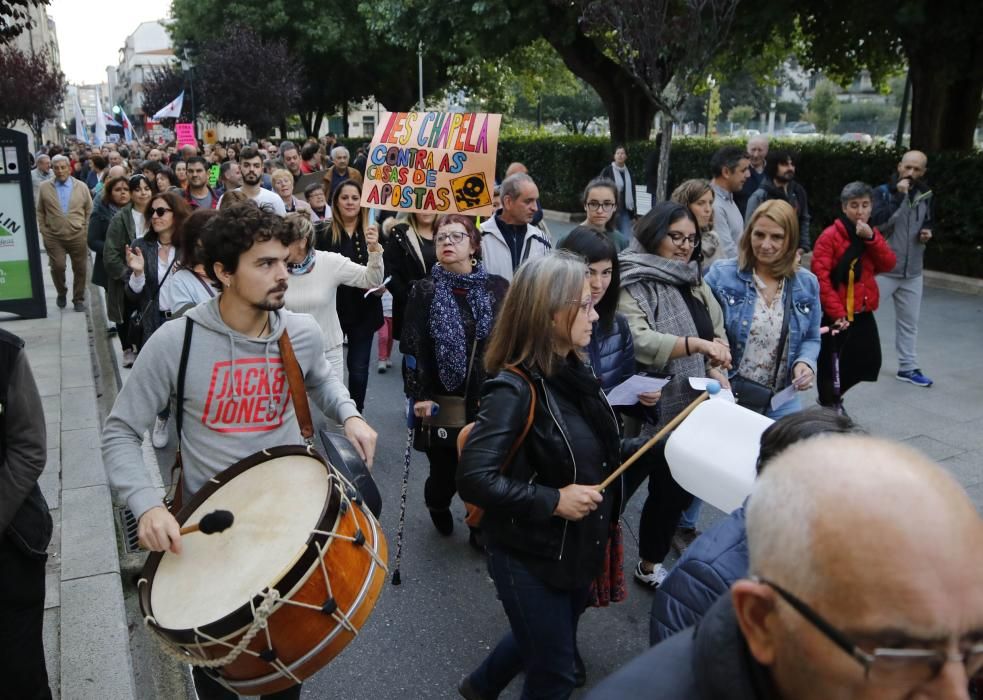 Redondela clama contra las casas de apuestas. // Alba Villar