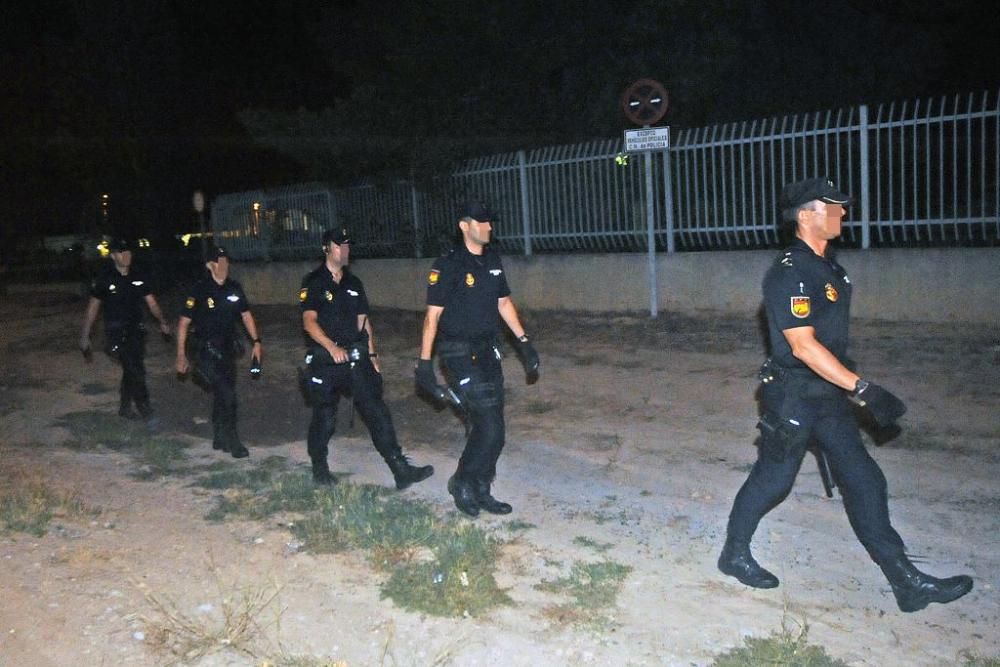 Heridos cuatro policías en un motín en el CIE