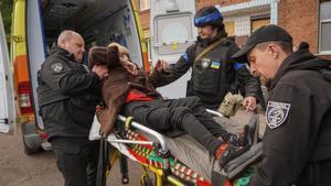 Dramáticas imágenes de evacuaciones y combate urbano en la ciudad ucraniana de Vovchansk
