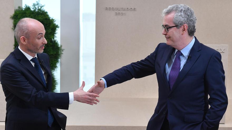 El consejero delegado de Inditex, Óscar García Maceiras, con Pablo Isla, durante la última presentación de resultados