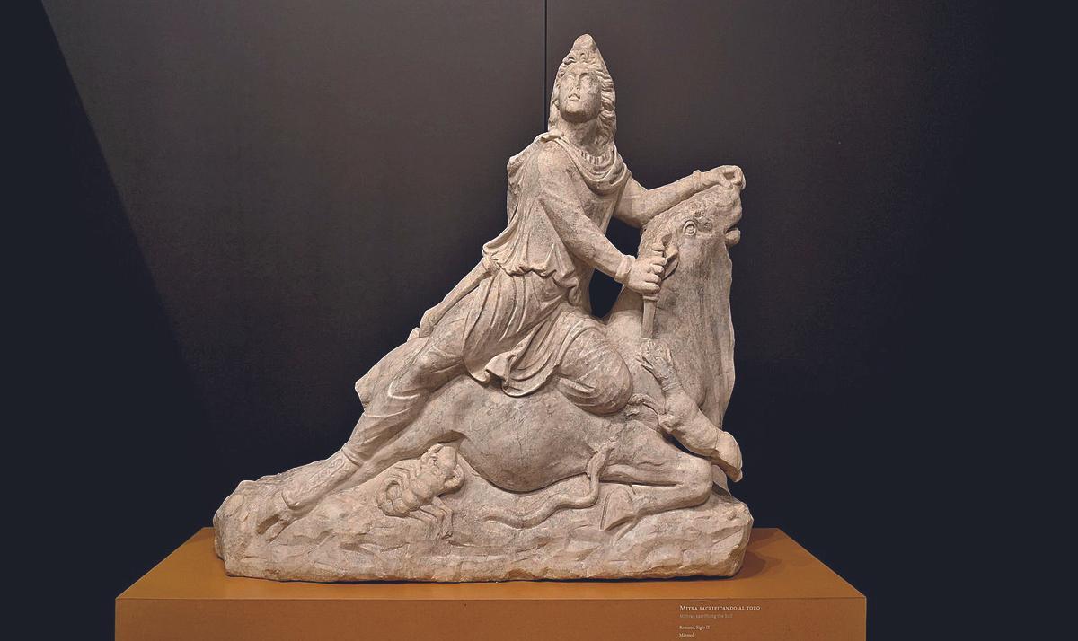 Escultura del Dios Mitra, encontrado en Cabra, y que se expone en el Museo Arqueológico y Etnográfico de Córdoba.