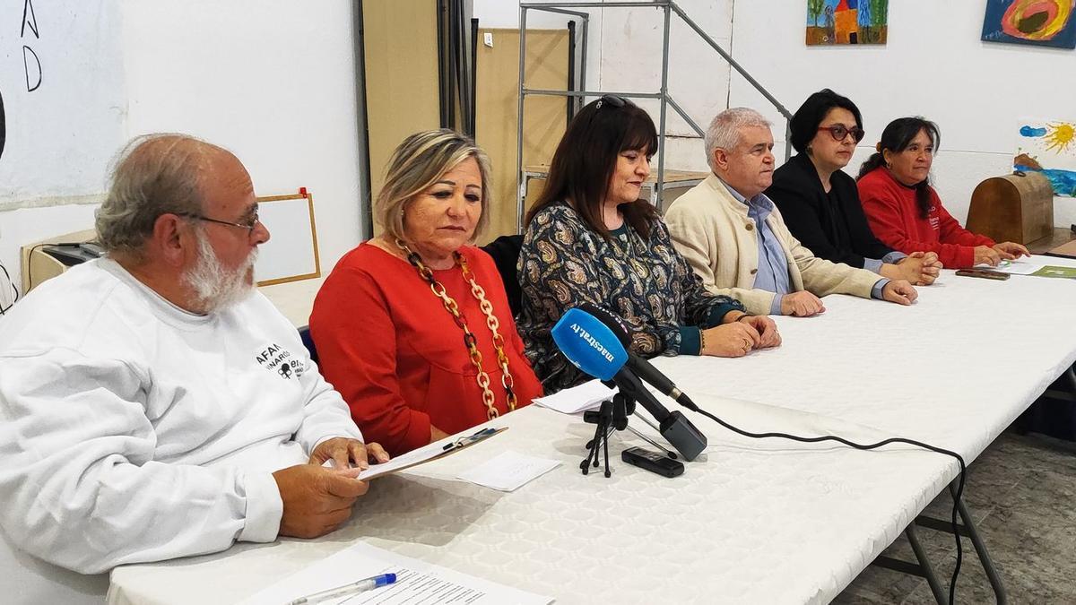 Las autoridades presentes en el acto, entre las que estuvo la alcaldesa, realzaron las posibilidades que brinda el nuevo centro de Afaniad en Vinaròs.
