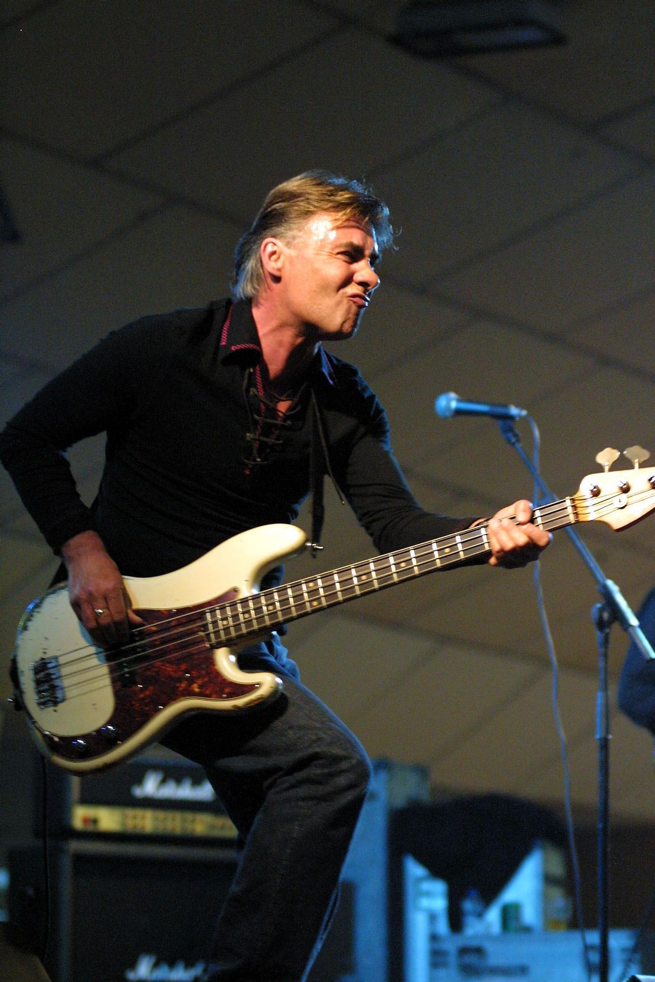 Glen Matlock, durante una de sus actuaciones en Palma