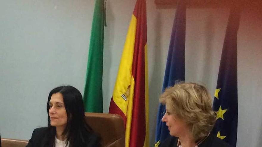 Yasmina Triguero y M.ª José Platero, ayer, en el Ayuntamiento.