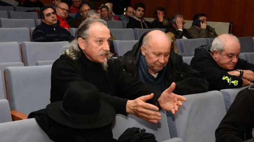 Miembros de la Asociación Memoria Histórica intervinieron en el Pleno de ayer. // Gonzalo Núñez