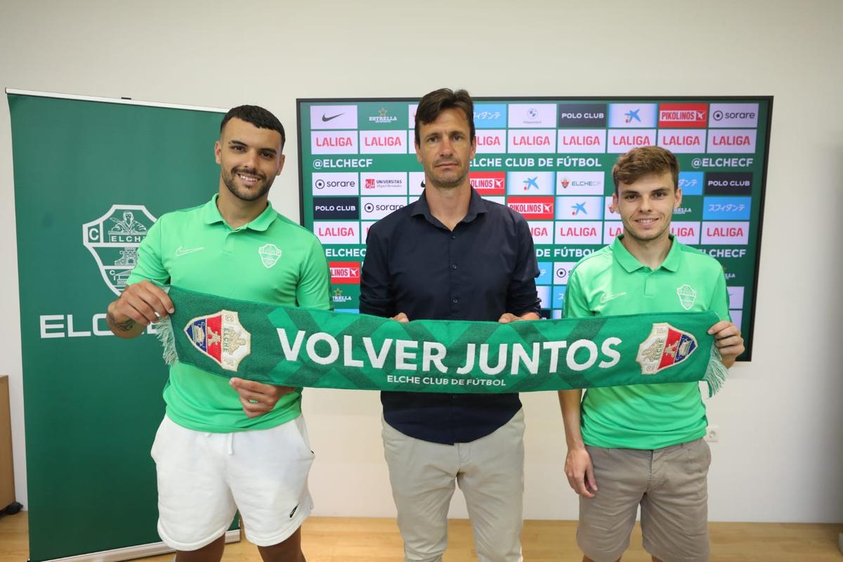 Presentación de Aleix Febas y Álex Martín como nuevos jugadores del Elche CF. En el centro, Mauro Óbolo