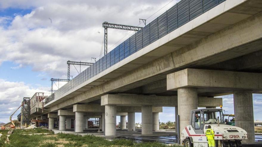 Una imagen de las obras del AVE en la Vega Baja