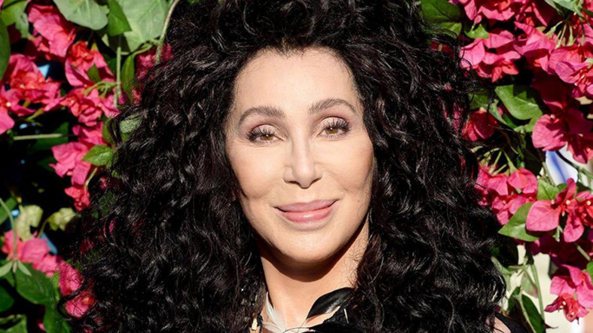 Cher, de 76 años, lanza un claro mensaje sobre la diferencia de edad de cuarenta años con su novio
