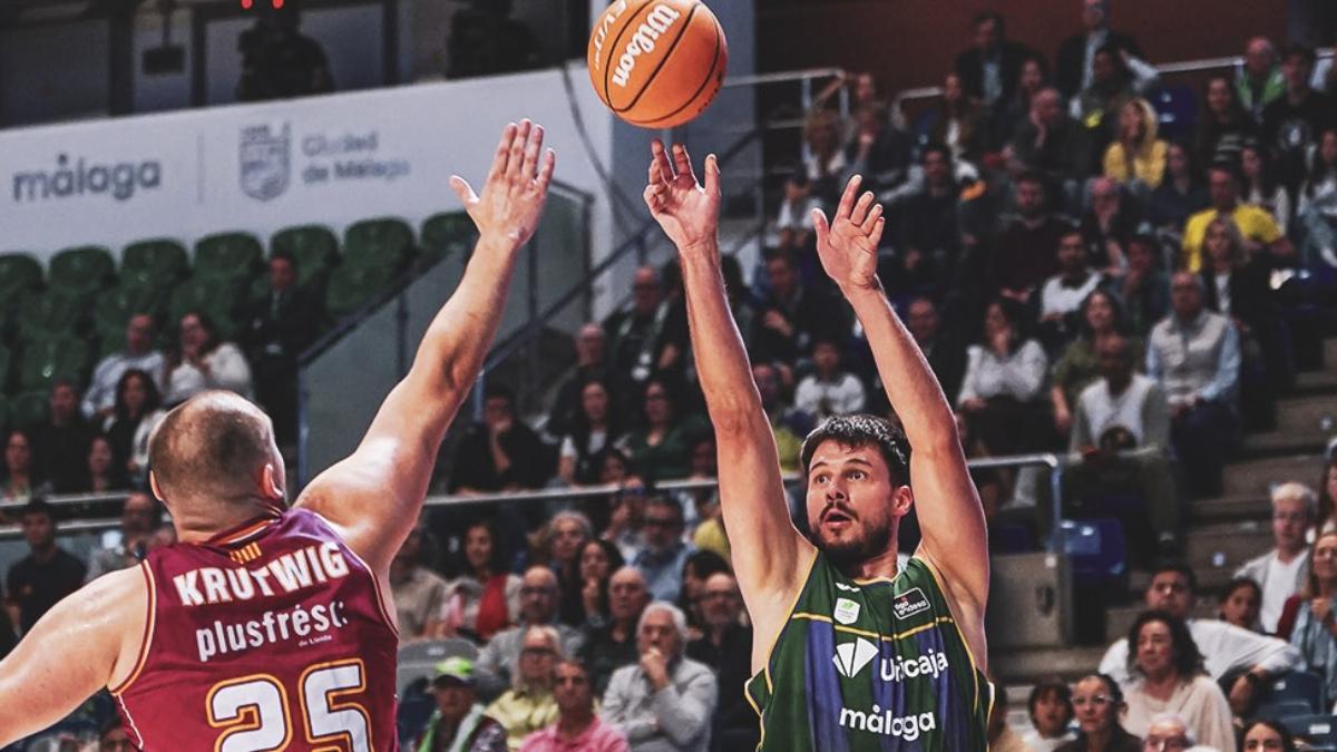 Jonathan Barreiro se levanta ante Cameron Krutwig