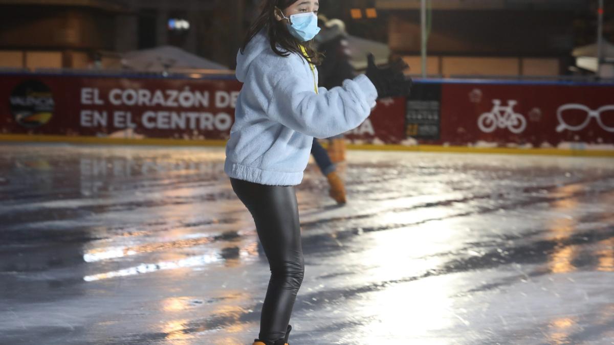 Preparando la Navidad en València: mascarillas en las calles, búsqueda de antígenos y PCR de niños