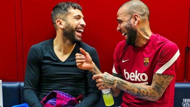 Las primeras imágenes de Alves en su regreso al Barça