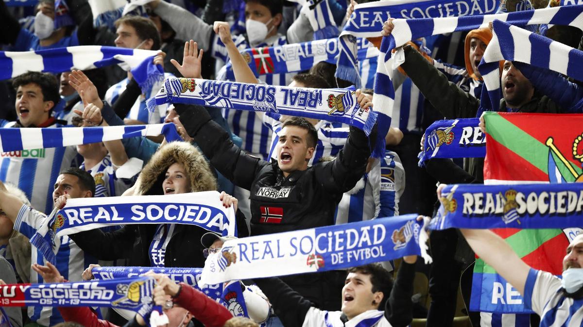 Aficionados de la Real Sociedad en Mónaco.