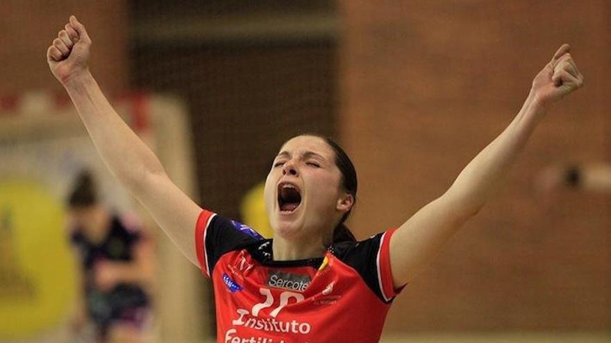 Sole López celebra una acción durante un partido de la presente temporada.