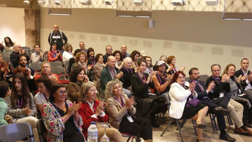 Asistentes a la gala de la Asociación Galega de Lupus en el Museo do Pobo Galego./antonio hernández