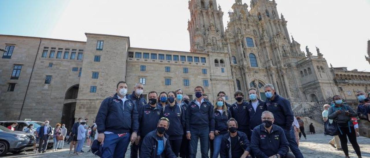 Feijóo recibe a los chefs de la acción gastronómica “Estrelas no Camiño”.   | // X. ÁLVAREZ