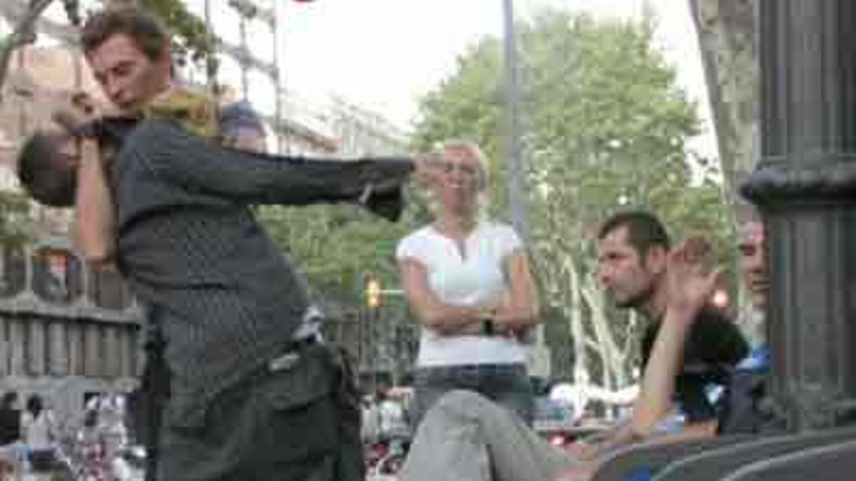 Treballadors locals i estrangers viuen a la via pública a l’haver caigut en la desocupació i trobar-se sense recursos.