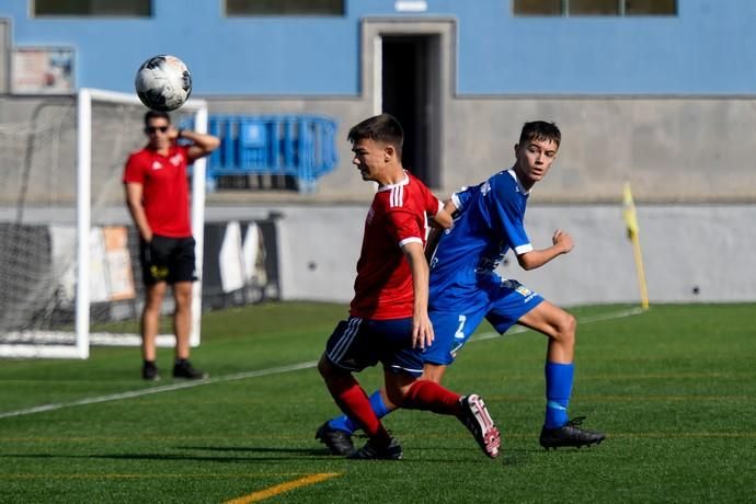 25-01-20  DEPORTES. CAMPOS DE FUTBOL DE LA ZONA DEPORTIVA DEL PARQUE SUR EN  MASPALOMAS. MASPALOMAS. SAN BARTOLOME DE TIRAJANA.  San Fernando de Maspalomas Santos- Veteranos del Pilar (Cadetes).  Fotos: Juan Castro.  | 25/01/2020 | Fotógrafo: Juan Carlos Castro