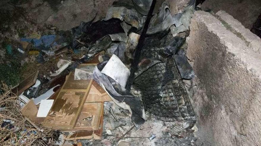 Fallecen tres jóvenes en un fuego provocado en una casa cueva en Almería