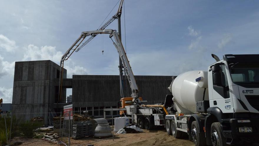 Estado actual de las obras del vivero de empresas del polígono industrial de A Veigadaña, en Mos. / FdV