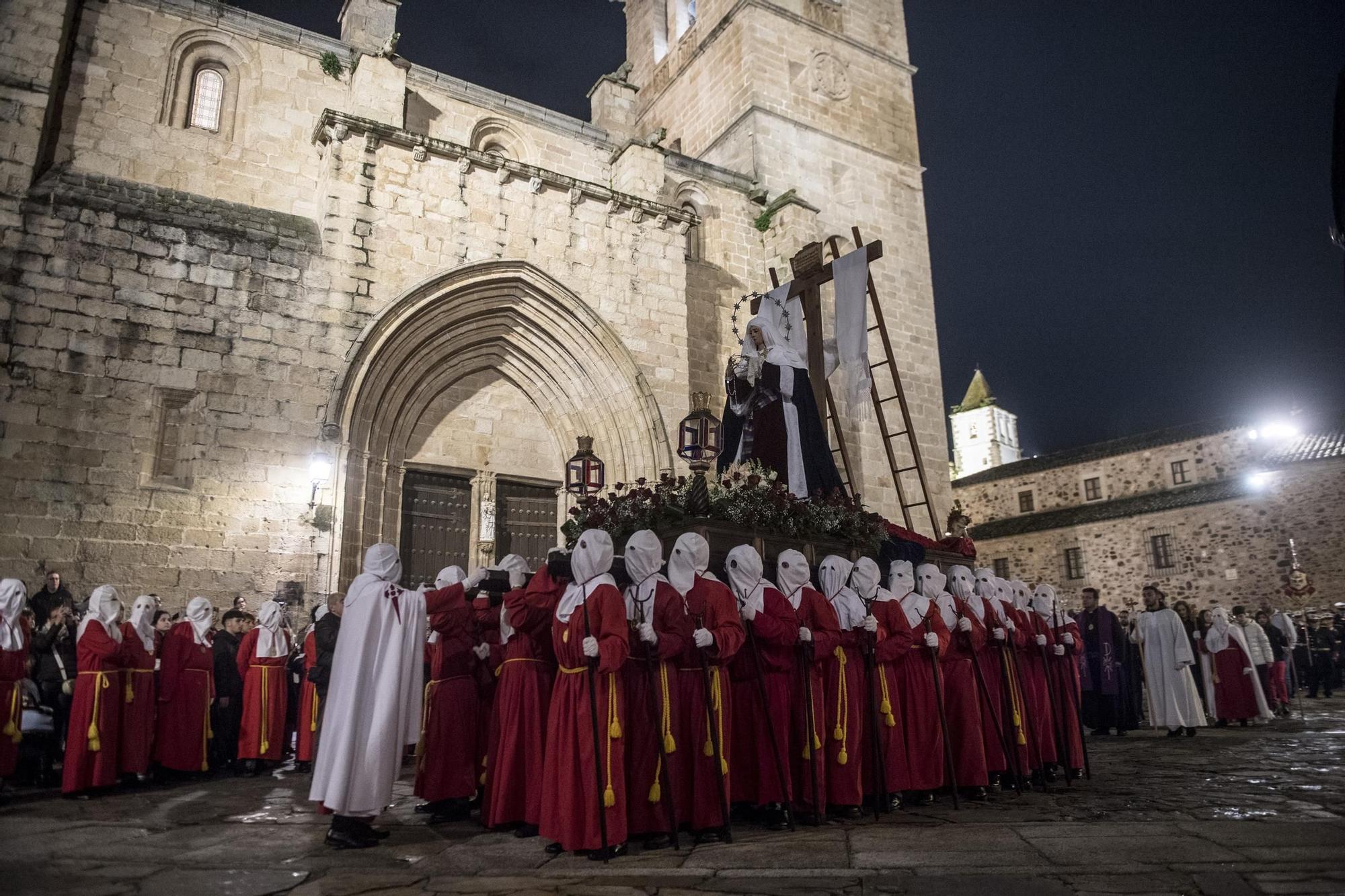 La Virgen del Buen Fin da aliento a la Semana Santa de Cáceres