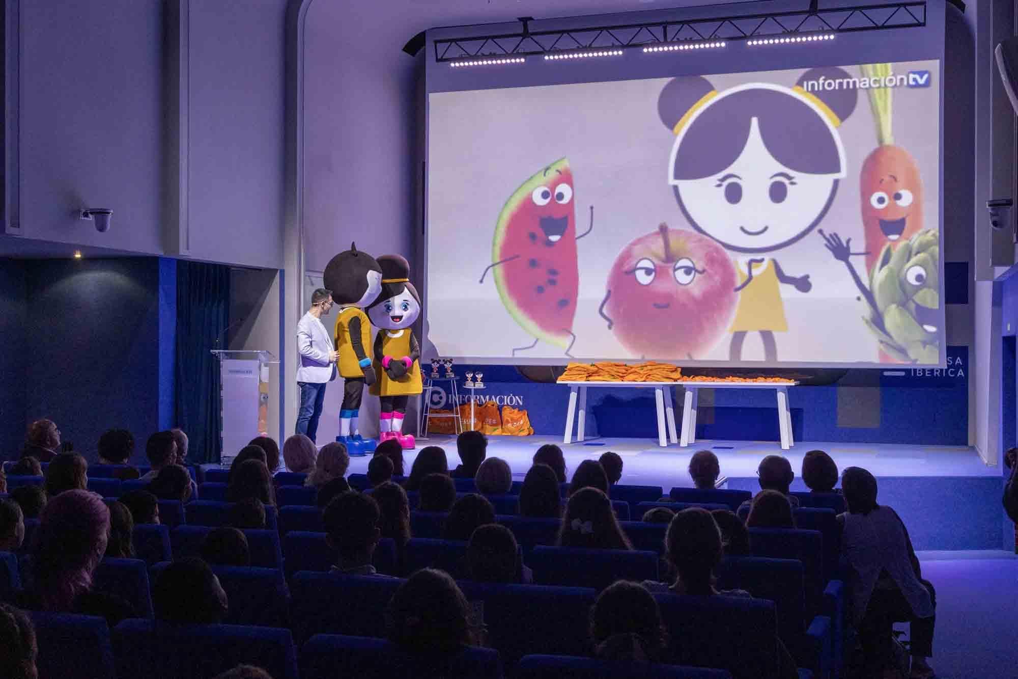 Entrega de premios del concurso infantil de relatos cortos "Cuéntame un cuento para comer" en el Club INFORMACIÓN organizado por COES