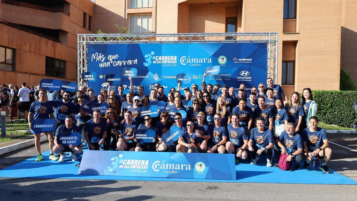 Imagen de familia de la carrera de empresas.