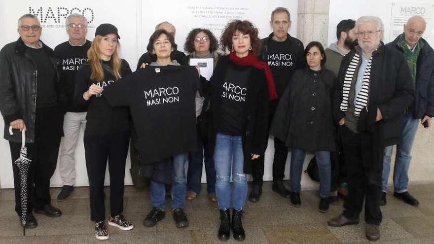 Representantes de la Asamblea MARCO#AsíNon criticaron ayer la falta de diálogo del Concello. // A. Villar