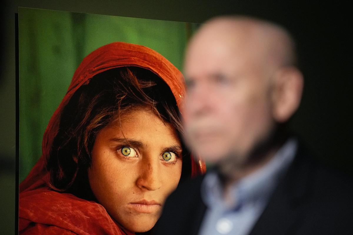 Exposición del fotógrafo Steve McCurry en el Palau Martorell de Barcelona