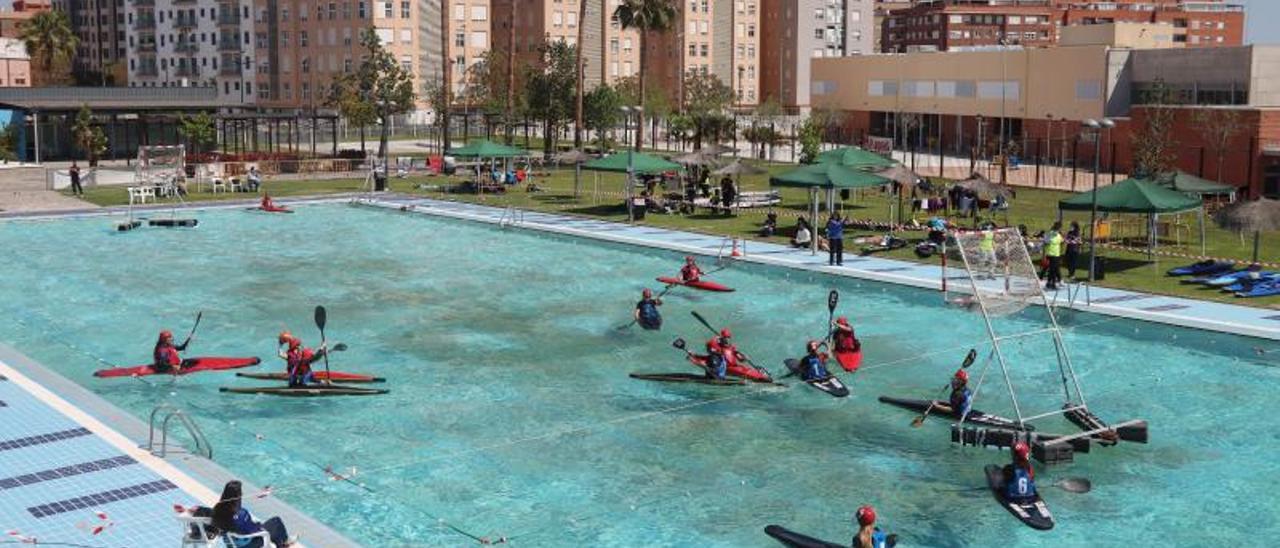 El polideportivo del Bovalar acogió el torneo de la Liga Iberdrola Femenina de kayak. | A.A.