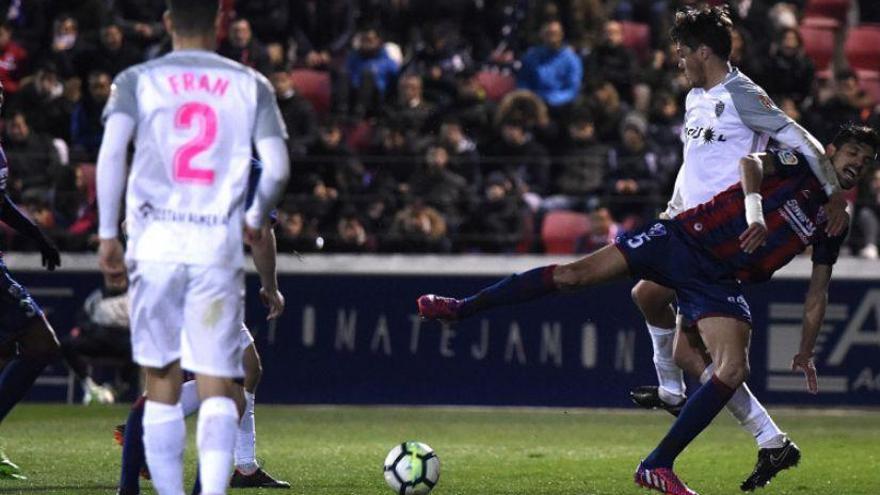 El Huesca se deja dos puntos en un partido rocambolesco