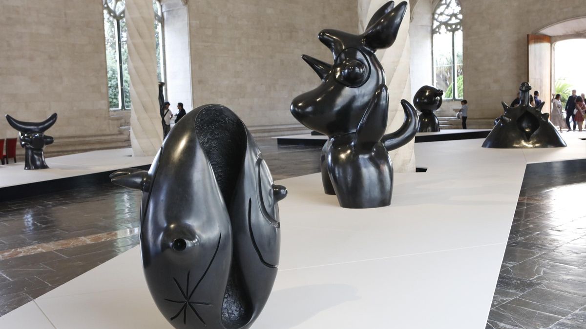 Eindrucksvoll: monumentale Bronzeskulpturen von Joan Miró in der Llotja.