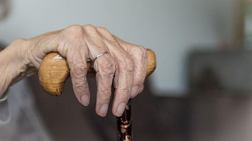 Abordar el maltractament a la gent gran en centres de cures