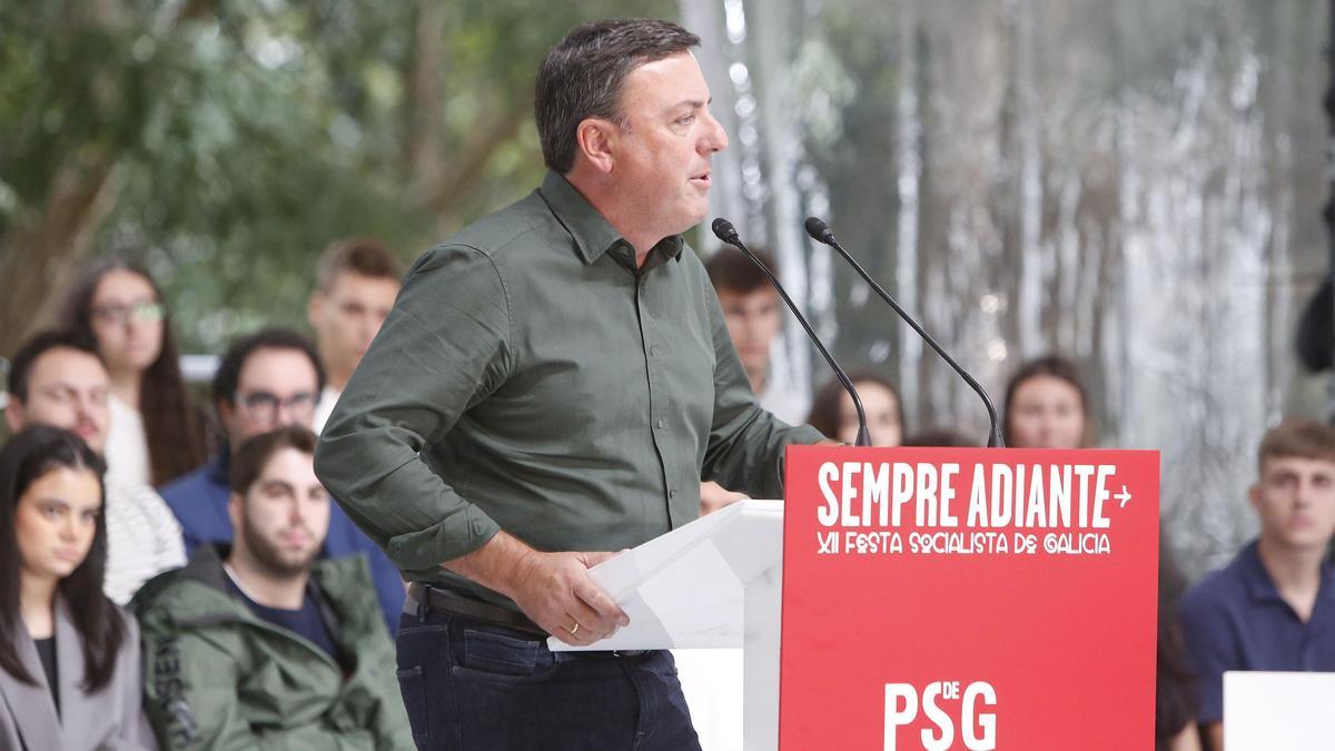 Pedro Sánchez visita Oroso para participar en la romería socialista