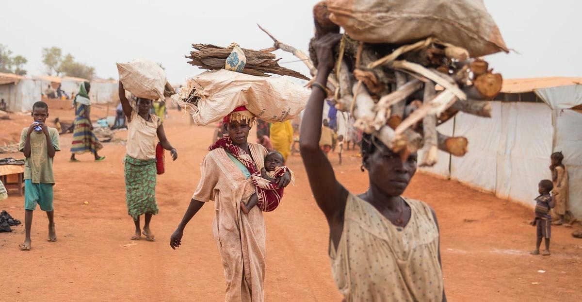 Cáritas Nigeria ha enseñado a cocinar con leña reduciendo las emisiones de CO2.