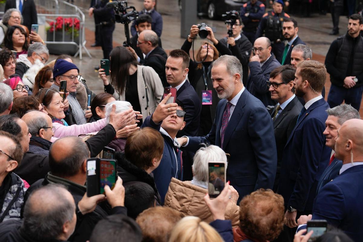 El rey Felipe VI visita LHospitalet
