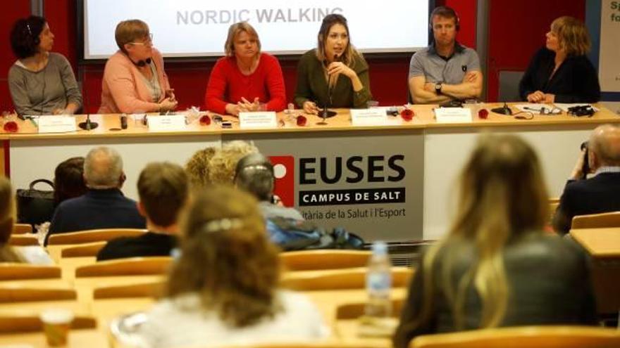 Els participants en la taula de debat celebrada ahir al matí a l&#039;Aula Magna de l&#039;EUSES.