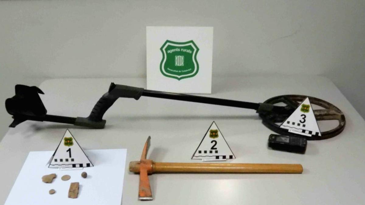 Detector de metalls, eines i objectes comissats a l'infractor