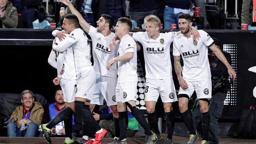 Un gol de Rodrigo mete al Valencia en la final de Sevilla