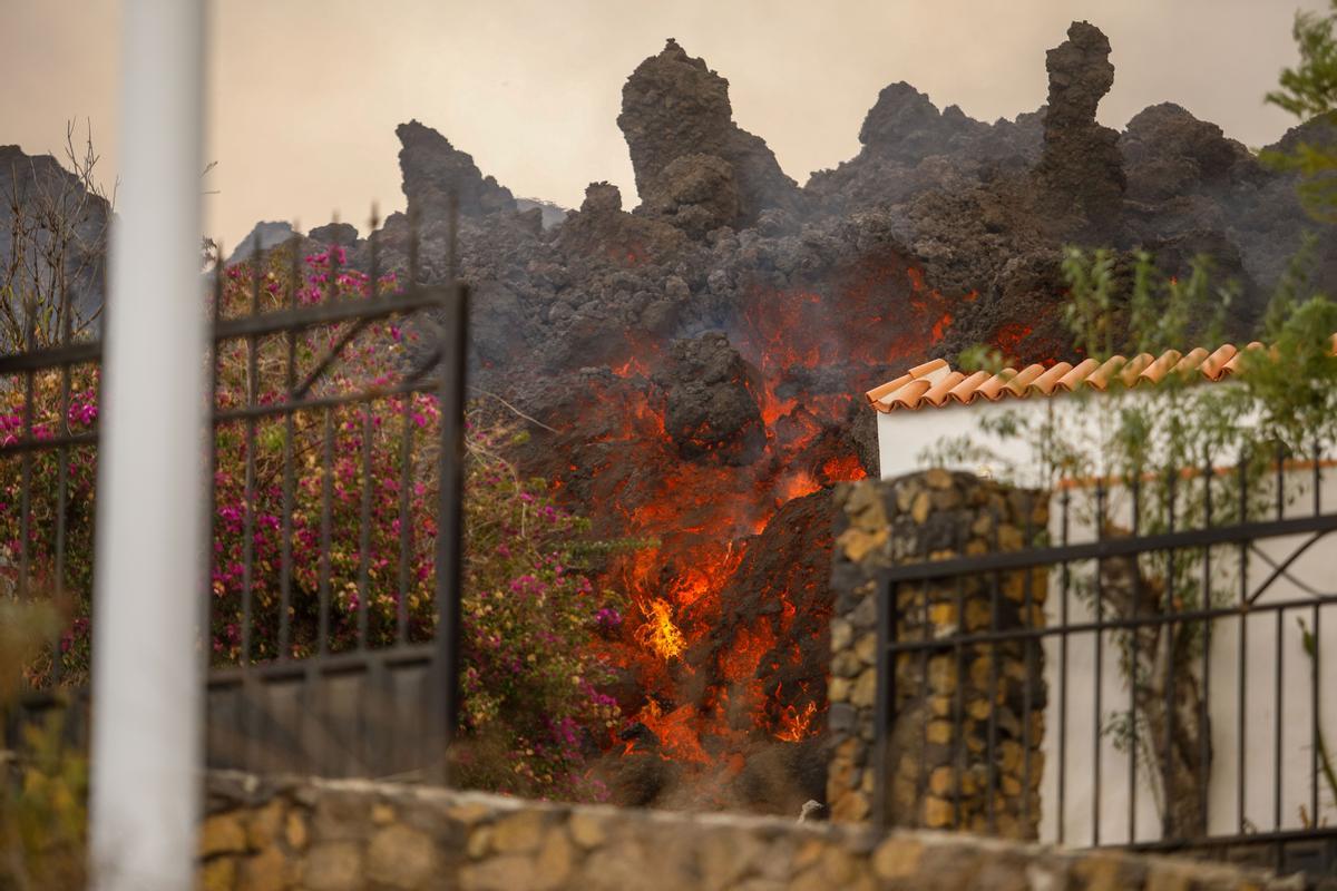 Erupción volcánica en La Palma | La lava se acerca lentamente al mar