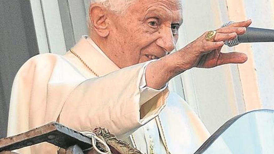 Benedicto XVI anuncia por carta que se prepara para morir